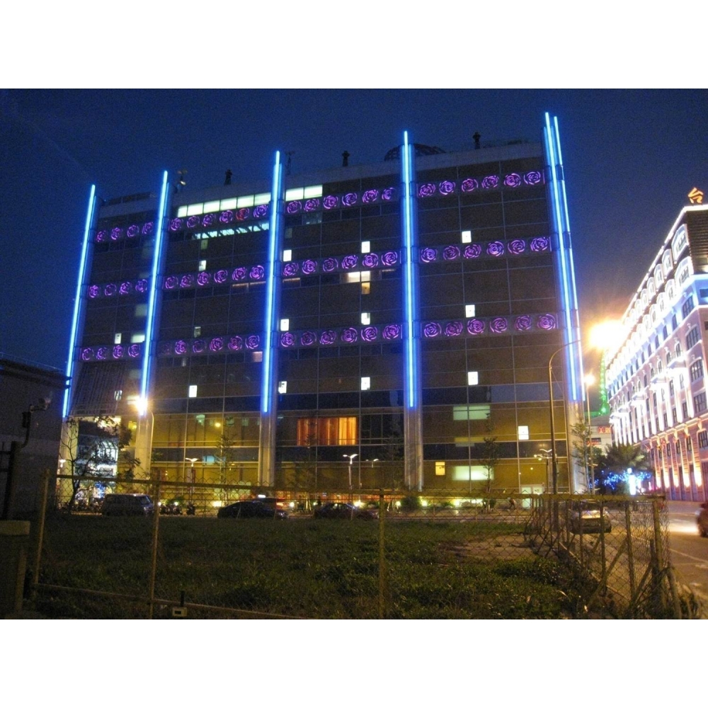 GRC預嵌LED版片 大直典華飯店外牆,GRC版片內預嵌LED、金屬質感GRC